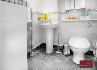 Twyford - Modern 2 Bedroom House - With Garden - 1