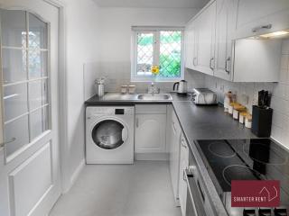 Woking - Parking Garden 2Bed - 6