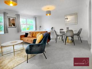 Wokingham - 2 Bedroom Maisonette - With Parking - 4