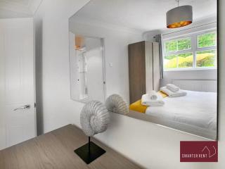 Wokingham - 2 Bedroom Maisonette - With Parking - 1