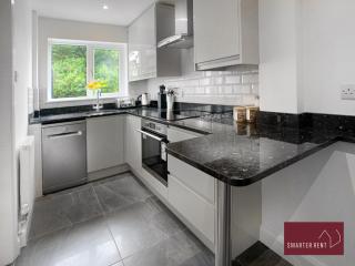Guildford - 2 Bedroom House - Parking - West Clandon - 6