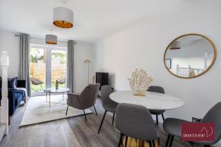 Woking 2 Bedroom House Parking Garden - 9