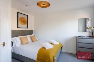 Woking 2 Bedroom House Parking Garden - 5