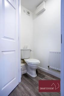 Woking 2 Bedroom House Parking Garden - 3