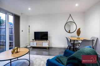 Bracknell - Driveway Parking Garden 2Bed - 8