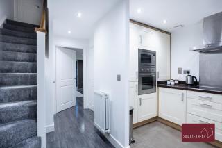 Bracknell - Driveway Parking Garden 2Bed - 4