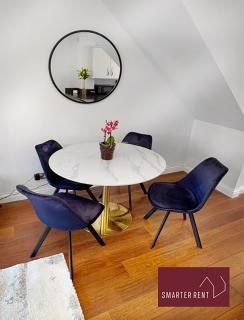 Knaphill - 2 Bedroom Terrace House - With Garden - 7
