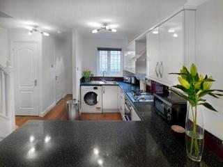 Knaphill - 2 Bedroom Terrace House - With Garden - 5