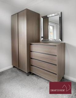 Knaphill - 2 Bedroom Terrace House - With Garden - 3