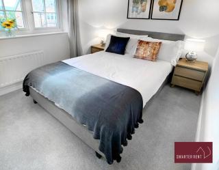 Bracknell 2 Bedroom House Garden Parking - 3