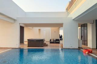 Sleek 1BR Apt Free Pool & Gym Access - 7
