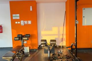 Sleek 1BR Apt Free Pool & Gym Access - 5