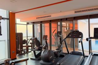 Sleek 1BR Apt Free Pool & Gym Access - 4