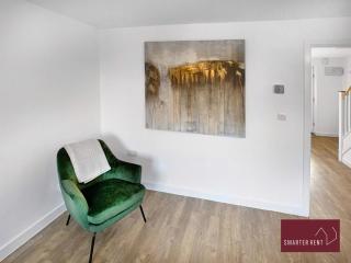 Bracknell - Modern 2 Bedroom House - With Garden - 8