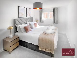 Bracknell - Modern 2 Bedroom House - With Garden - 2