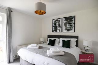 Knaphill Woking - 2 Bedroom House - With Garden - 1