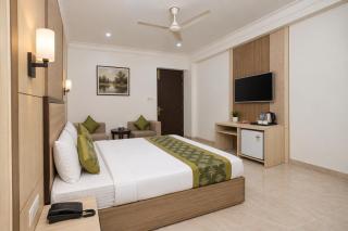 Apple Crest Inn - Near Delhi Airport - 8