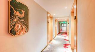 Borrman Hotel Zhuhai Gongbei Port Fuhuali Light Rail - 1
