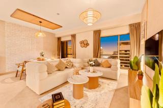 Aesthetic Beach Apartment , Sleeps 6, Pool, Gym & Waterfront Views - 5
