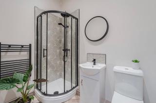 The Wiverton Apartment, 6-Bed, Sleeps 12 - 6