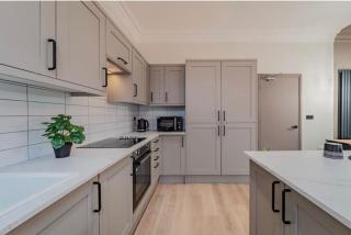 The Wiverton Apartment, 6-Bed, Sleeps 12 - 3