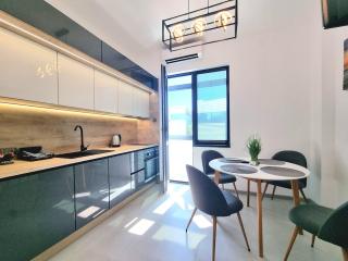 Bright & Modern Luxury family Apartment - 0