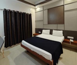 Royal Regency Lodge - 1