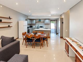 Tranquil 2-Bedroom Escape with Garden - 7
