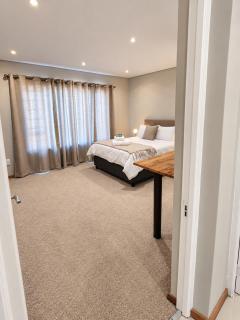 Tranquil 2-Bedroom Escape with Garden - 5