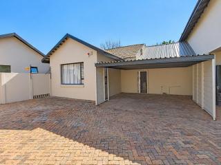 Tranquil 2-Bedroom Escape with Garden - 2