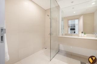 Vogue Vacation Homes, ABD Water's Edge, in the Heart of Yas Island, Three Bedroom plus Kids room Apartment with Balcony and Vibrant Community View, short driving distance from Ferrari World, Warner Bros, Water World and Grand Prix Formula 1 - 9
