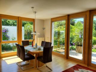 Helle 120 qm Wohnung mit Terrasse und Gartenblick - 0