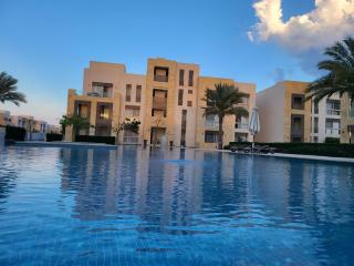 Mangroovy - 2BR Prodigious Ground Pool & Sea view - 1