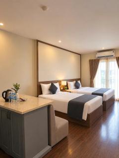 Rising Dragon Palace Hotel - 8
