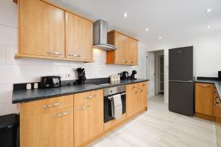 Spacious Two-Storey 4BR Eston Home Sleeps 8 - 8
