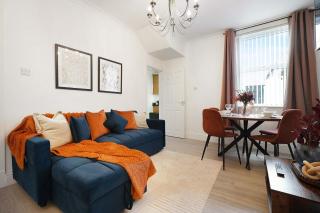 Spacious Two-Storey 4BR Eston Home Sleeps 8 - 5
