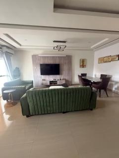 Max Peridot - Spacious 2-Bedroom Apartment - 0