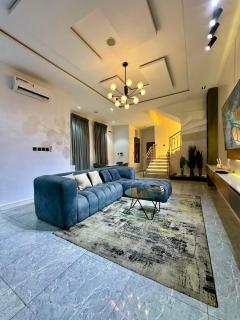 Modern 3BR Shared Apartment Orchid, Lagos - 0