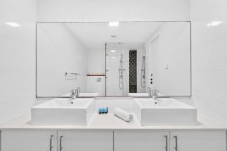 STAY Sea View Penthouse - Private Pool & Jacuzzi - 4