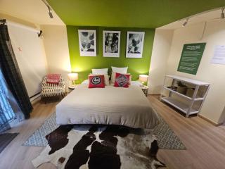 A42 House, Art-Filled Boutique Stay, Parktown North - 9