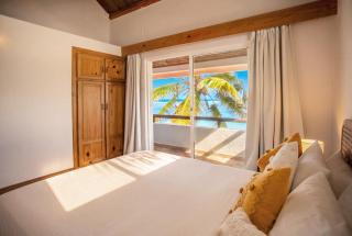 Sunrise Beachfront Villa in Blue Bay - Blue Bay - 6