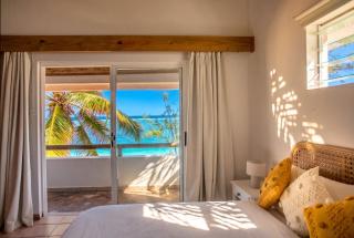 Sunrise Beachfront Villa in Blue Bay - Blue Bay - 2