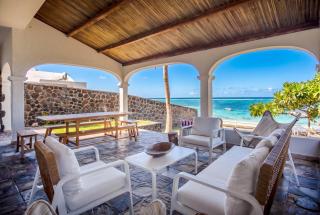 Sunrise Beachfront Villa in Blue Bay - Blue Bay - 0