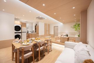Group Rental for 14 - Cypress Sauna & 2 Jacuzzis - 3 min to Busan Station - 3