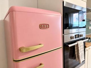 Trent Mews Stunning 2 Bedroom Sleeps 4 - 5