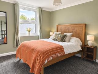 Trent Mews Stunning 2 Bedroom Sleeps 4 - 9