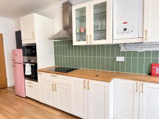 Trent Mews Stunning 2 Bedroom Sleeps 4 - 2