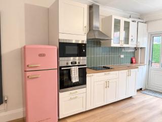 Trent Mews Stunning 2 Bedroom Sleeps 4 - 1