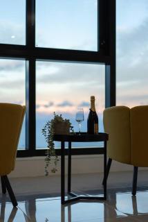 Sea Fever - Lv 65 Skyhome on Ocean Meriton - Apartment - 1