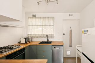 Cottesloe Ground Floor Apartment - Walk to Beach - 8